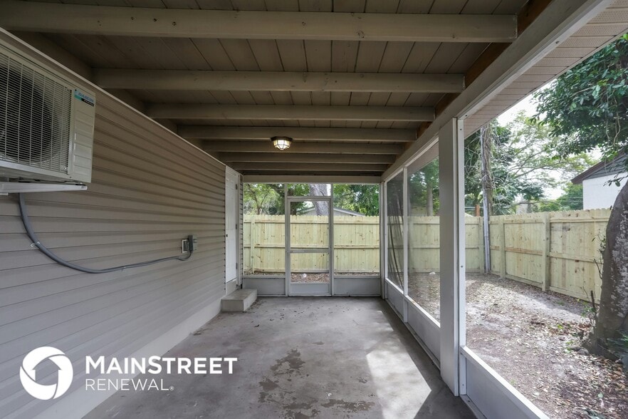 Building Photo - 8054 34th Ave N