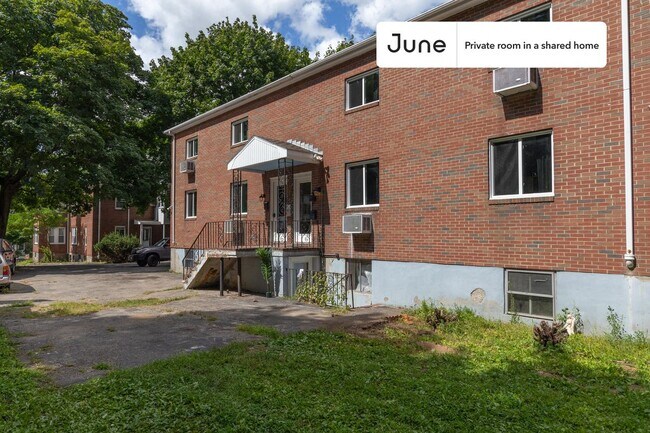 Building Photo - Room in Shared 6 bed/4 bath home