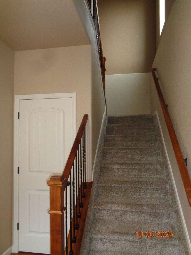 Building Photo - Exclusive community