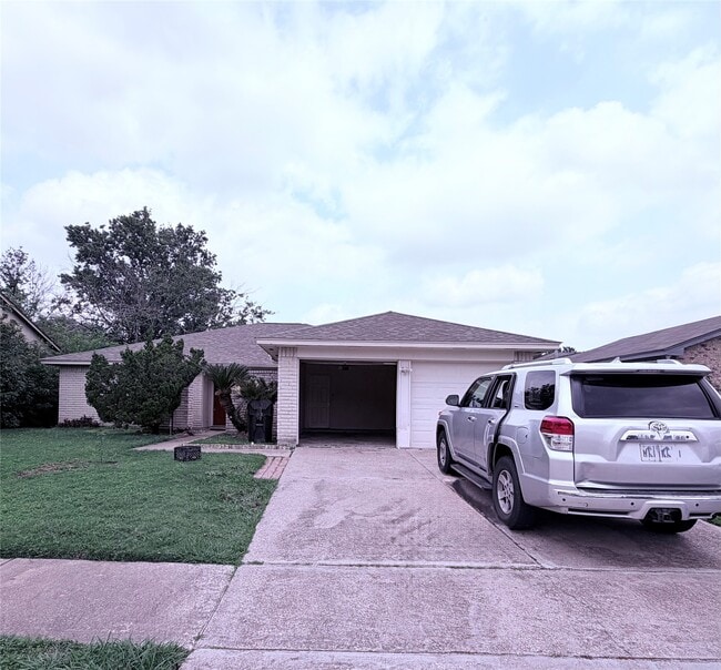 Building Photo - 16914 Summer Dawn Pl