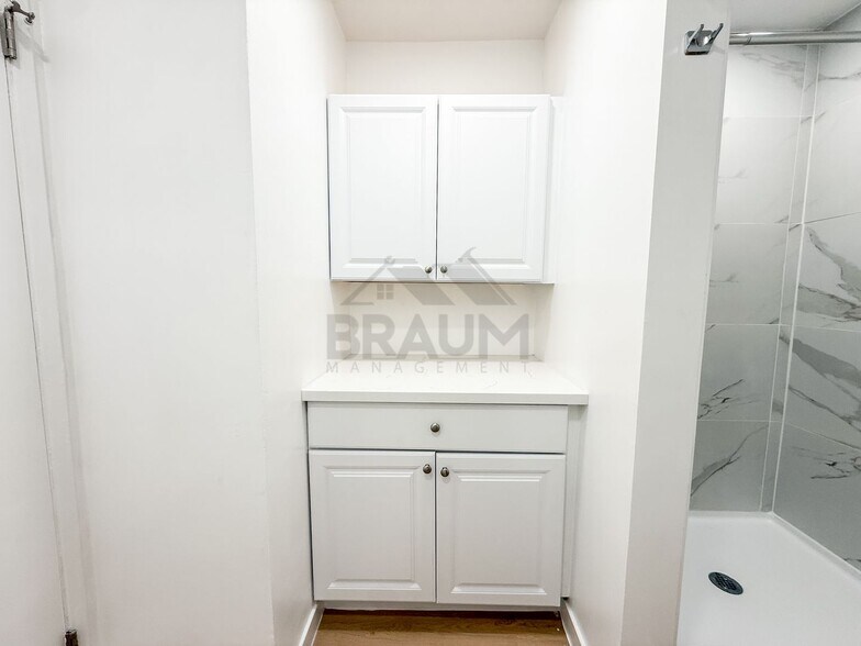 Building Photo - 6041 Whitsett Ave