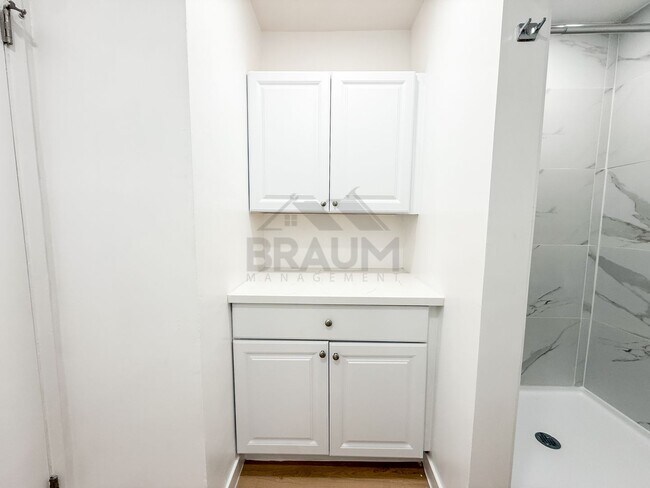 Building Photo - 6041 Whitsett Ave