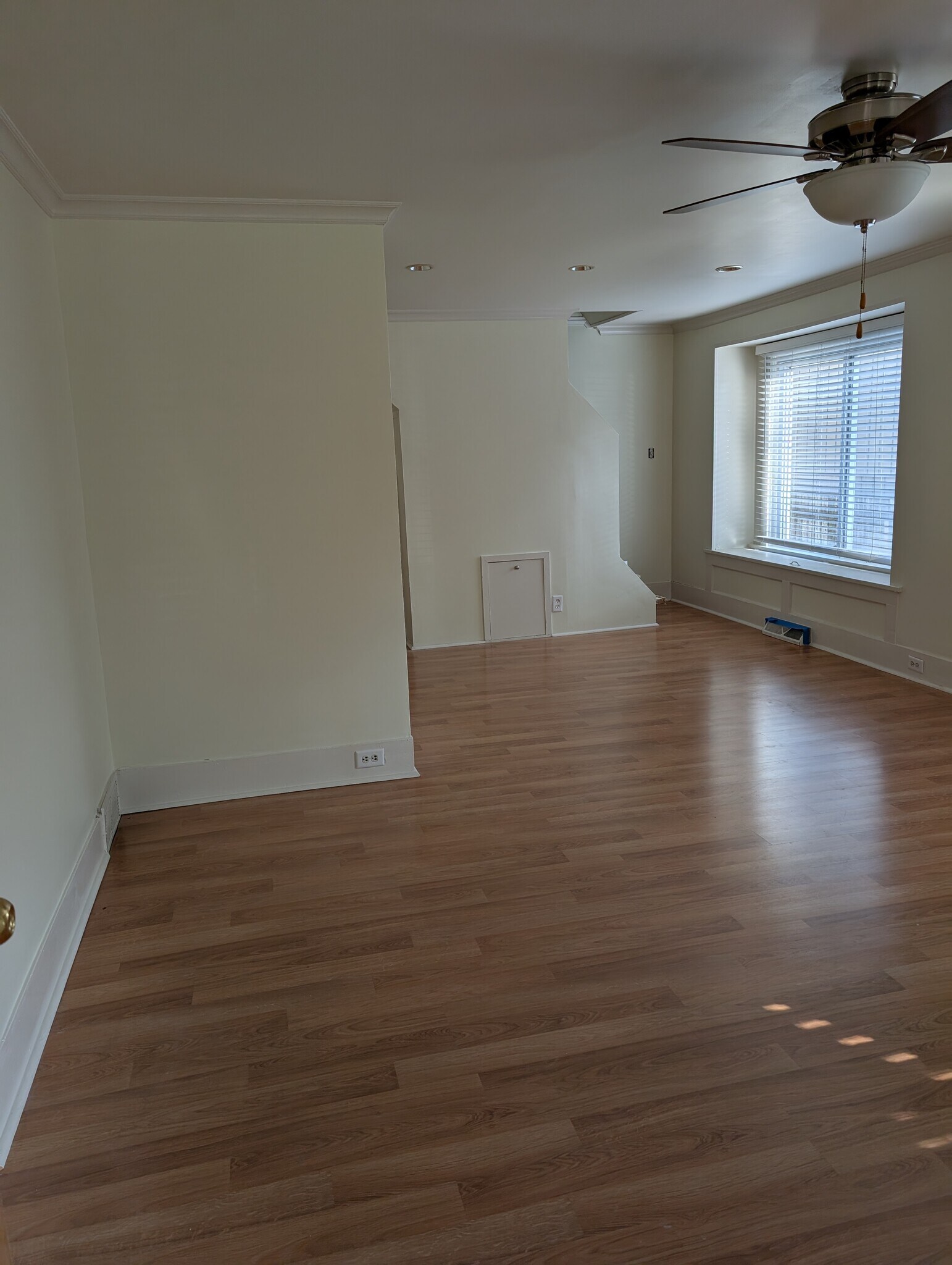 Living room - 14837 Keating Ave