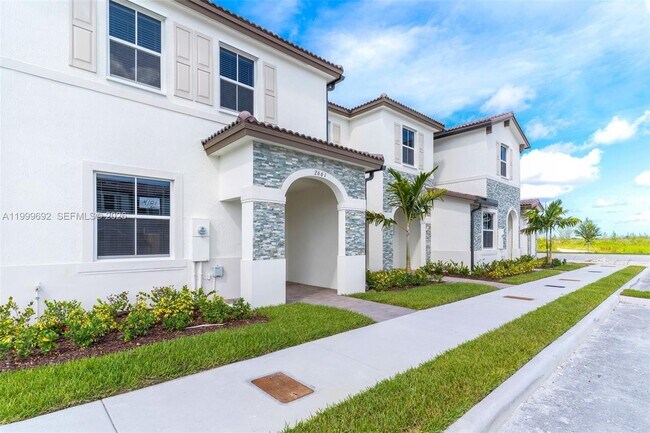 Building Photo - 2661 SE 28th St