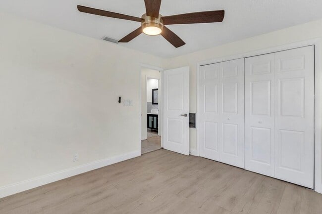 Building Photo - 290 NW 65th Ave