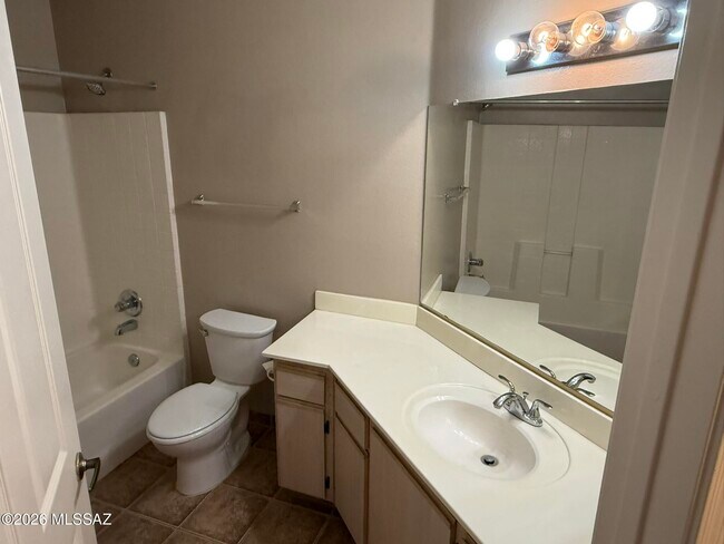 Building Photo - 5751 N Kolb Rd