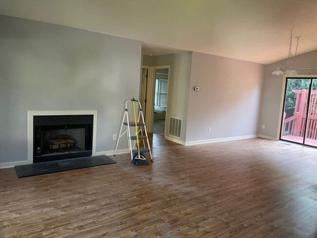 Building Photo - Charming home located in Heart of Wilmington