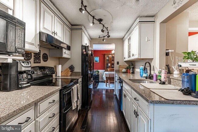 Building Photo - 6221 Wilmington Dr