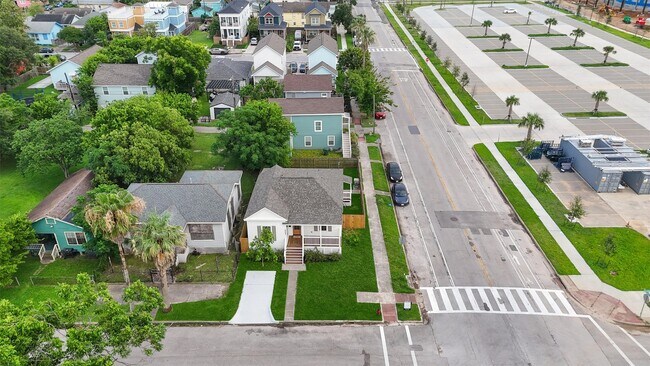 Building Photo - 4027 Ursuline St