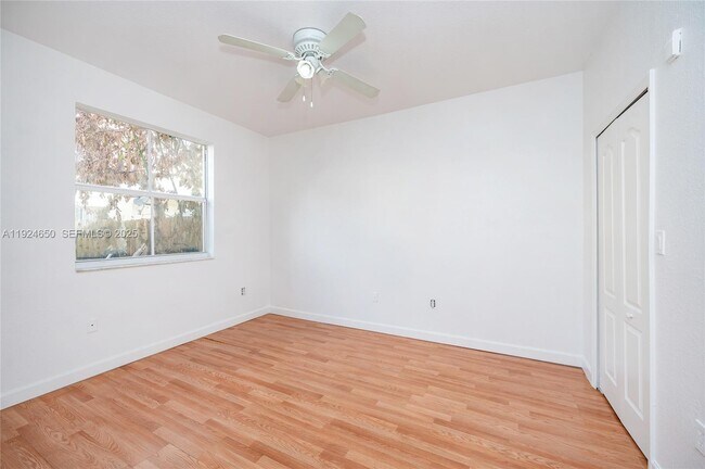 Building Photo - 1535 SE 26th St