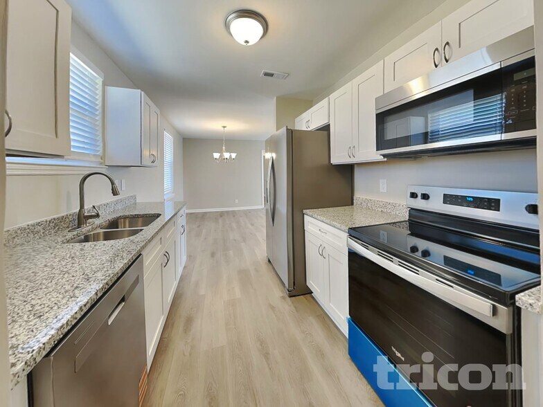 Building Photo - 213 Walnut Crest Dr