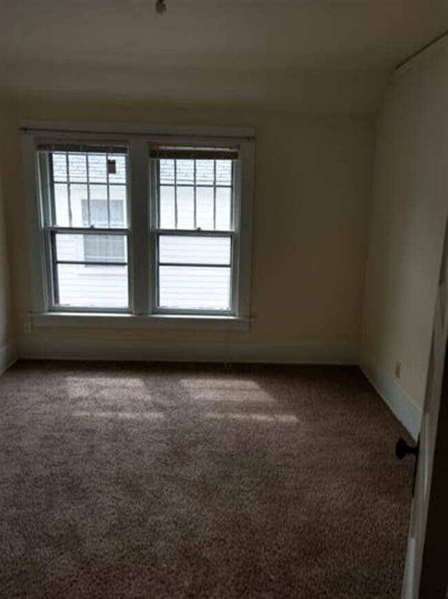 Building Photo - Spacious 4-Bed, 1.5-Bath Home in Vilas Nei...