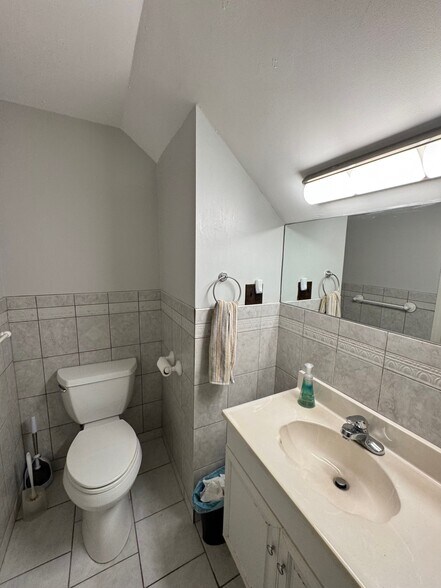 Building Photo - 20 Benton Rd