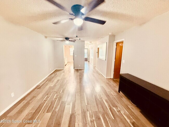 Building Photo - 851 Dow Ln