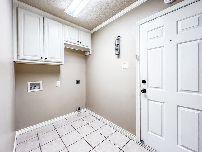 Building Photo - 4 bedroom 2.5 bathroom house in Cooper ISD with Solar!!