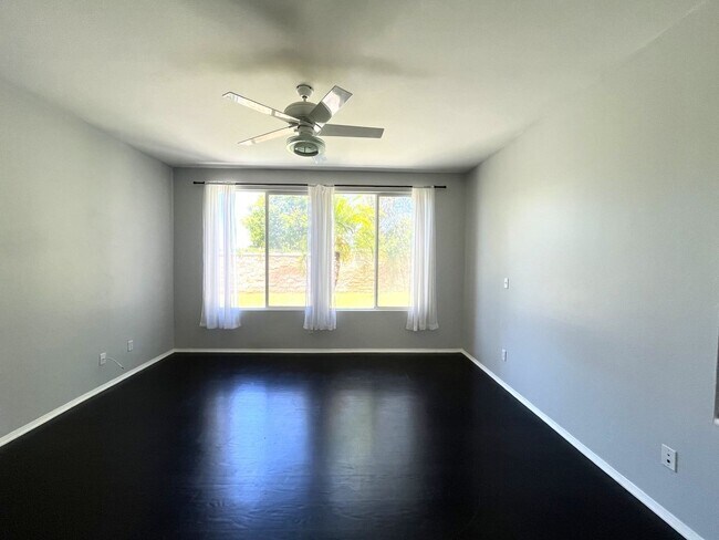 Building Photo - 3 bed, 2 bath located in Corona, CA!
