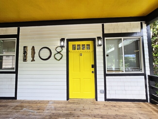 Primary Photo - 1108 S Sheridan Ave