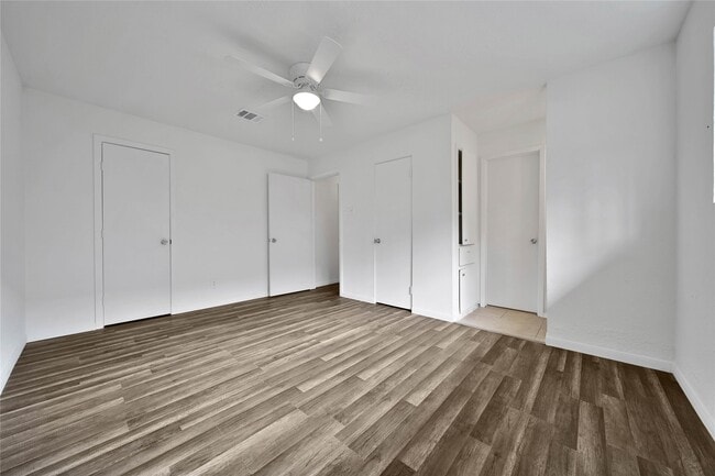 Building Photo - 10006 Neuens Rd