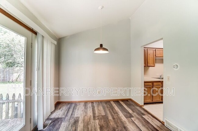 Building Photo - 3164 Kylemore Rd