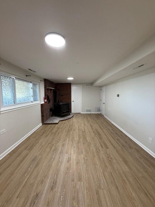 Building Photo - 205 Mardale Dr