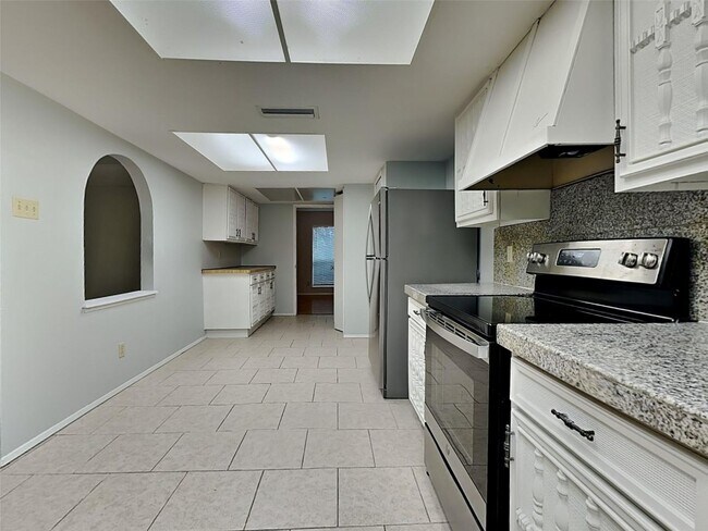 Building Photo - 3 BR/2BA | Renovated Single Family Home | Gated backyard