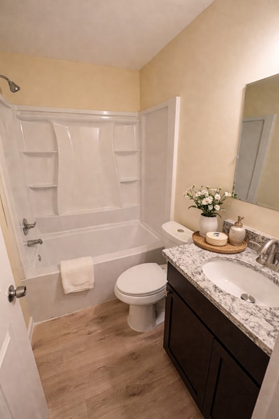 Building Photo - 427 Holly St NW