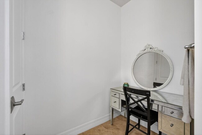Building Photo - 4651 Pinehurst Trl E