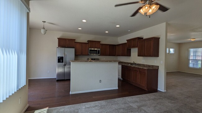 Building Photo - 2 STORY END UNIT TOWNHOME W/DETACHED 2 CAR...