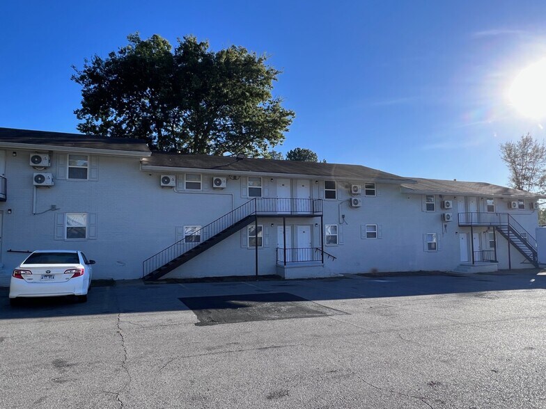 Exterior - 4416-4418 Lynn Ln