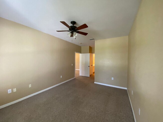 Building Photo - 1014 Hemingway Cir