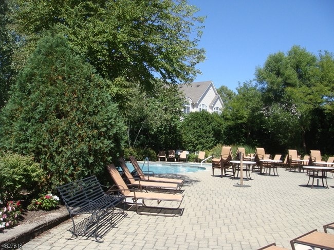 Building Photo - 321 Edmonton Ct