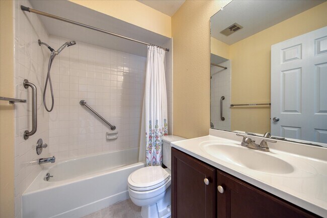 Building Photo - 61 Lake Shore Dr