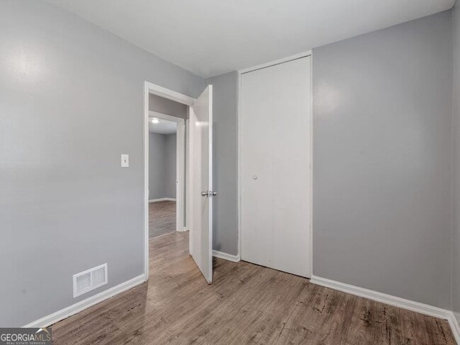 Building Photo - 836 Oakdale Dr