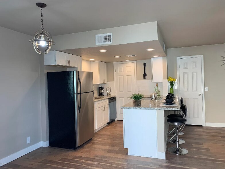 Building Photo - 4710 E Portland St