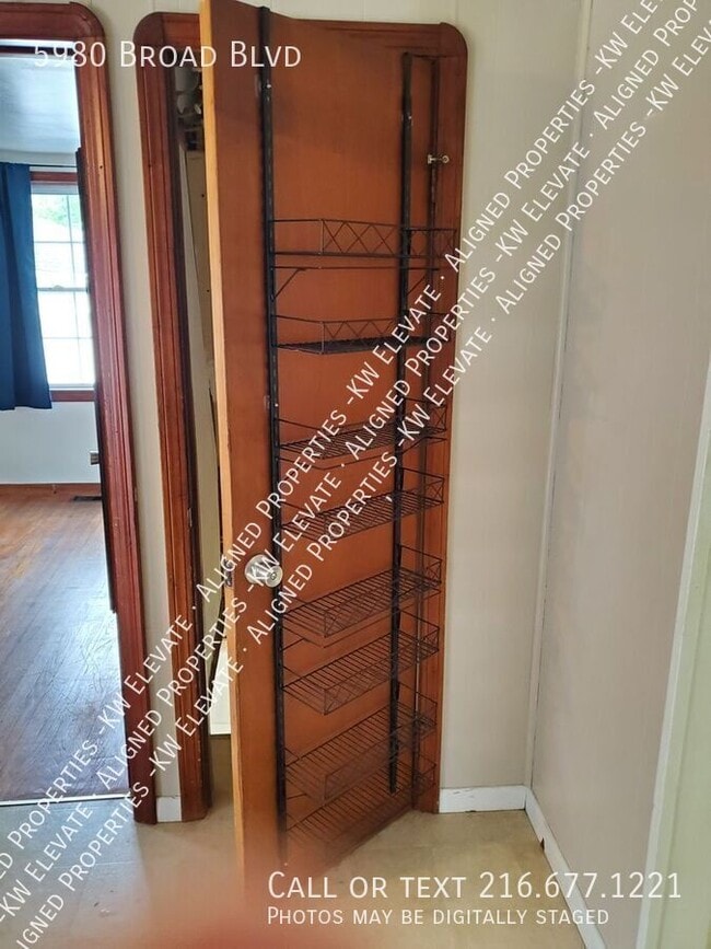 Building Photo - Welcome home !!