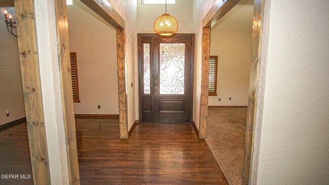Building Photo - 612 Willow Glen Dr