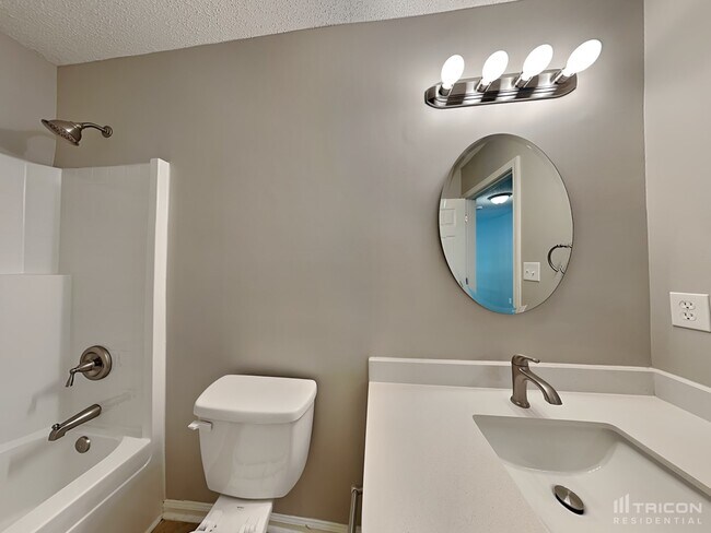 Building Photo - 11335 Fox Hill Dr