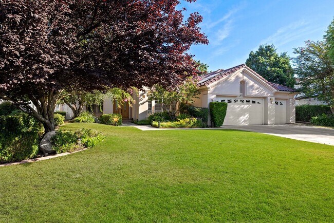 Building Photo - Spacious 3 Bedroom + Office in Seven Oaks ...