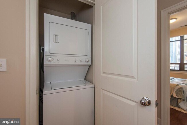 Building Photo - 1501 Locust St