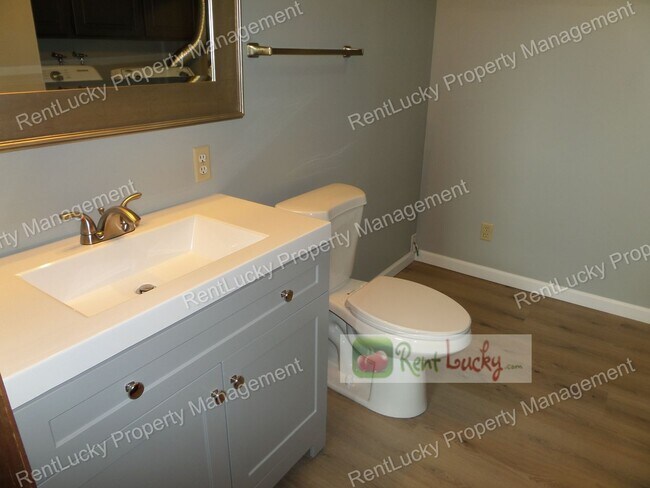 Building Photo - Wonderful & Updated 3-Bedroom Home w/Custom Chicken Coop in Redmond FOR RENT!!