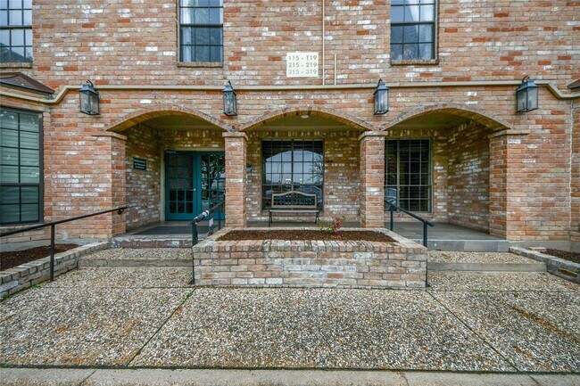 Building Photo - 2400 N Braeswood Blvd