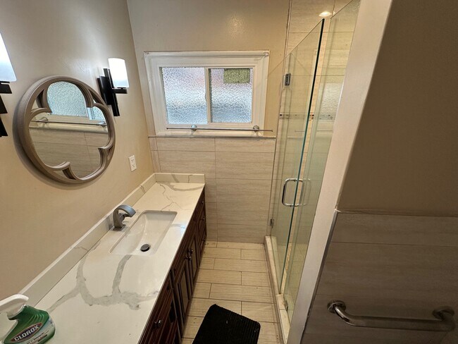 Building Photo - 1705 N Santa Anita Ave