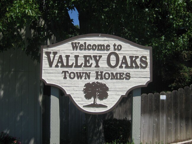 Building Photo - 2 Bedroom / 1 Bathroom Townhome in Bay Point
