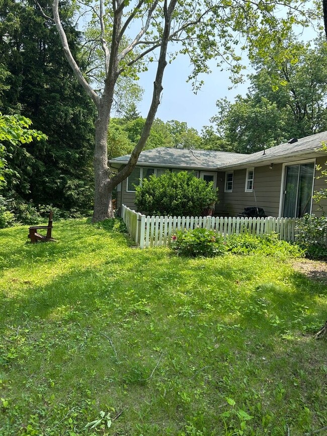 Building Photo - 208 Lindberg Rd