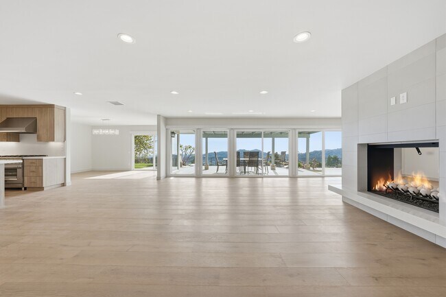 Building Photo - 5527 Burning Tree Dr