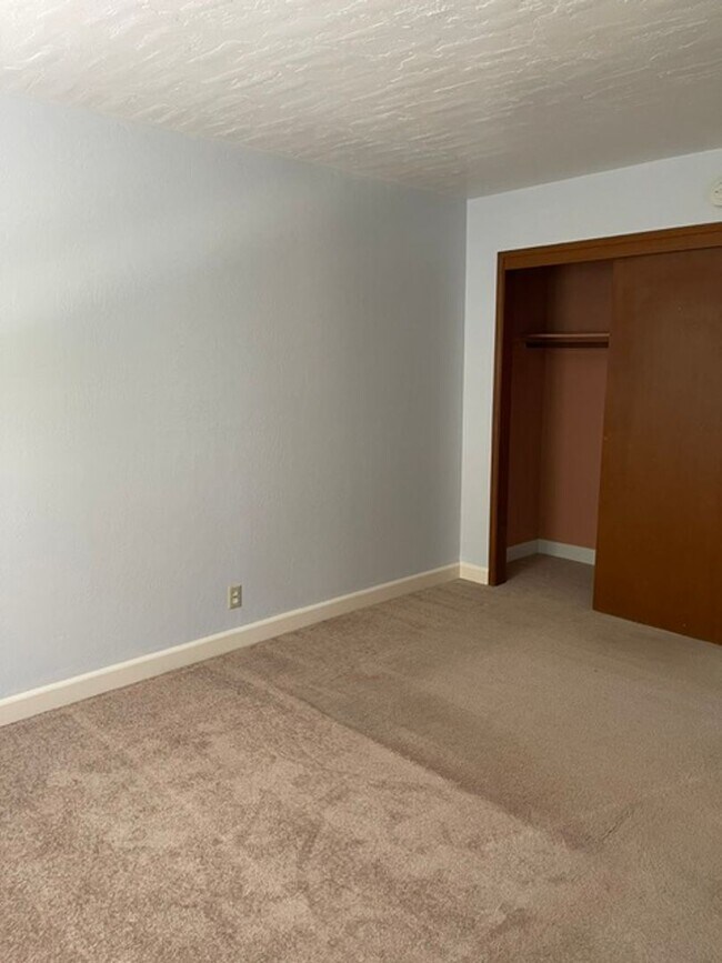 Building Photo - Great location, end of a quiet cul de sac, Cupertino School, spacious rooms