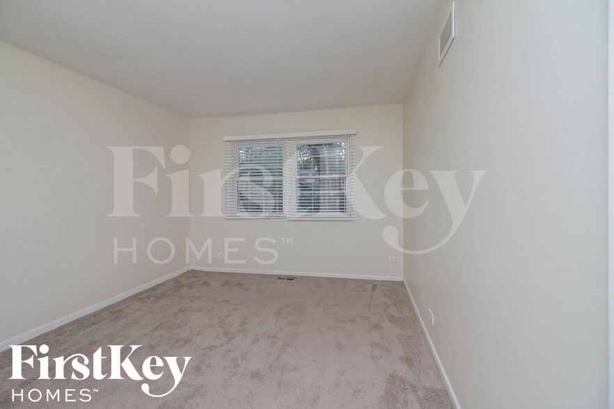 Building Photo - 125 S Orchard Dr