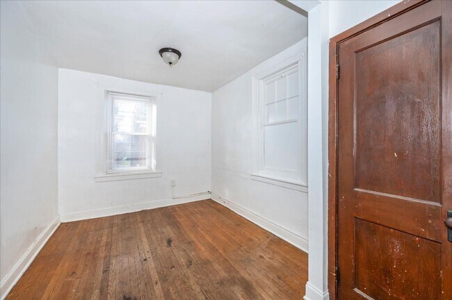 Building Photo - 124-2 East Ave