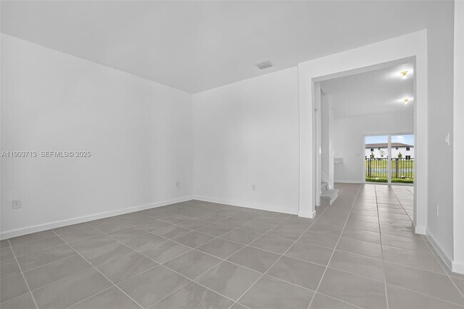 Building Photo - 2748 SE 26th Ave