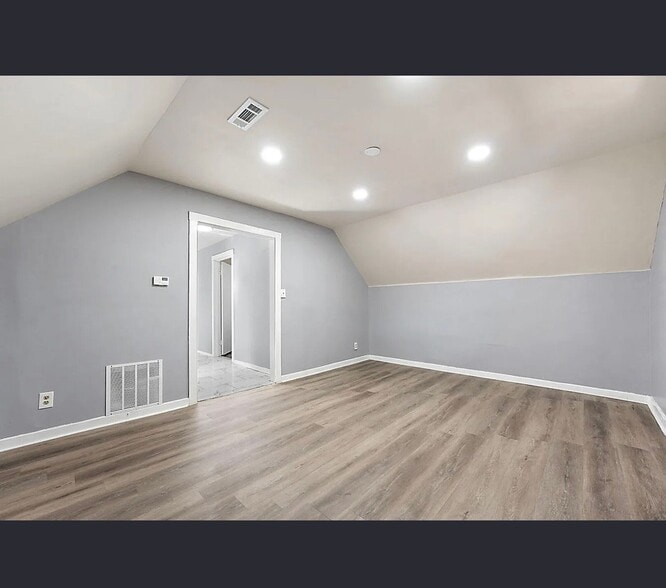 Building Photo - 3906 Catalpa St